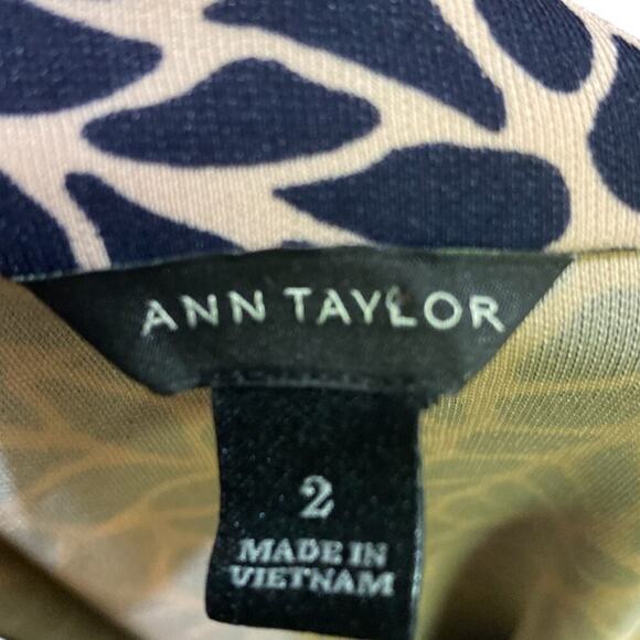 Ann Taylor Leaf Print Wrap Dress Leaf Print 
Size 2 - Picture 7 of 10